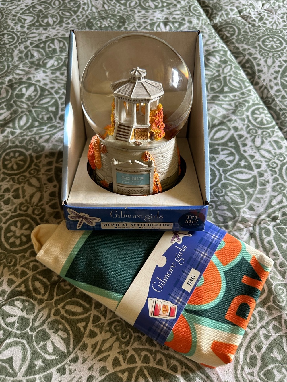 🩶GILMORE GIRLS MUSICAL SNOW WATER GLOBE STARS HALLOW AUTUMN FEST GAZEBO & TOTE🩶